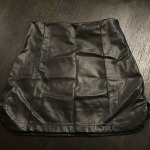 Zara skirt Small. Color black